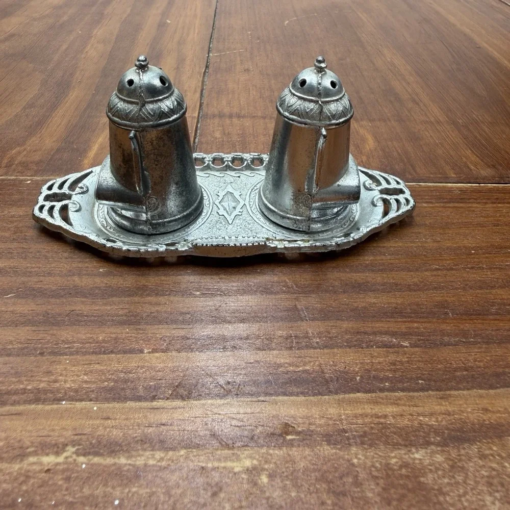 Vintage Washington DC Metal Coffee Pot Salt and Pepper Shakers Set with Tray